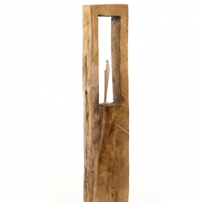 Kleine Frau in großem Raum - Linde, Eiche Kleine Frau in großem Raum - Linde, Eiche