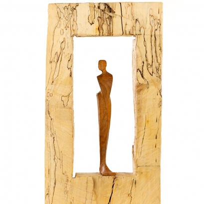 Mann im Raum - Kirsche, Ahorn Mann im Raum - Kirsche, Ahorn