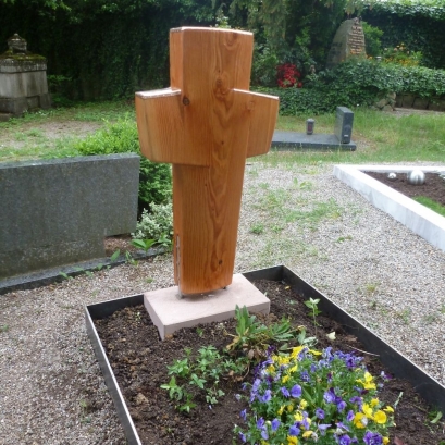 Grabmal aus Douglasie