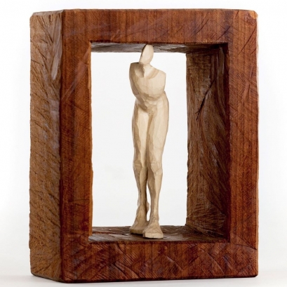 Mann in engem Raum - Afzelia, Linde Mann in engem Raum - Afzelia, Linde