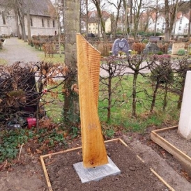 Einzelgrabmal aus Eiche Einzelgrabmal aus Eiche