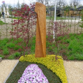 Stele aus Eichenholz Stele aus Eichenholz